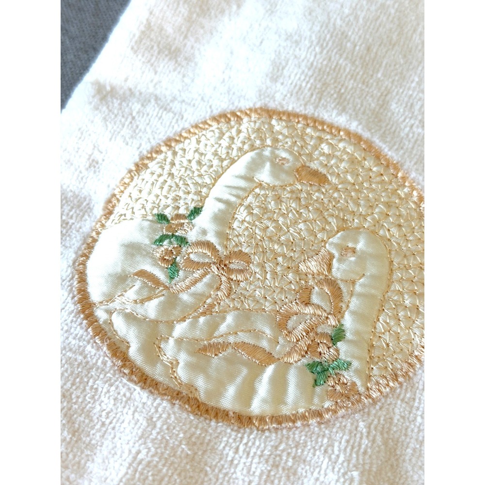 Vintage Swan Appliqué Towels Set 2 Made in USA Romantic Cottage Bath Decor 30x16 - Picture 3 of 9
